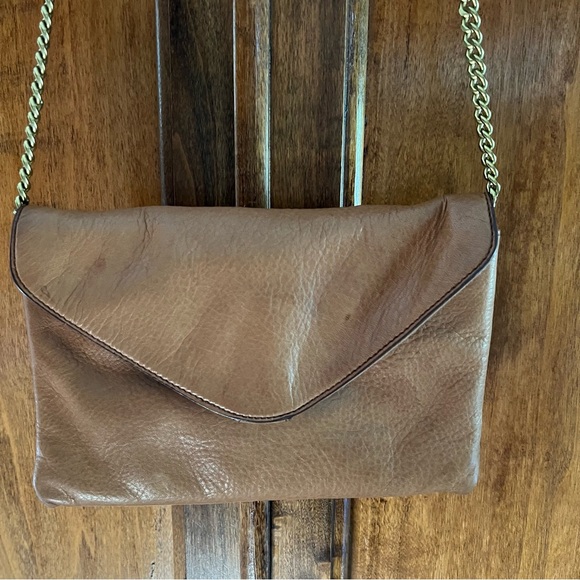 J CREW 100% Leather Shoulder Bag with Flap and Gold Chain Strap - Picture 8 of 10